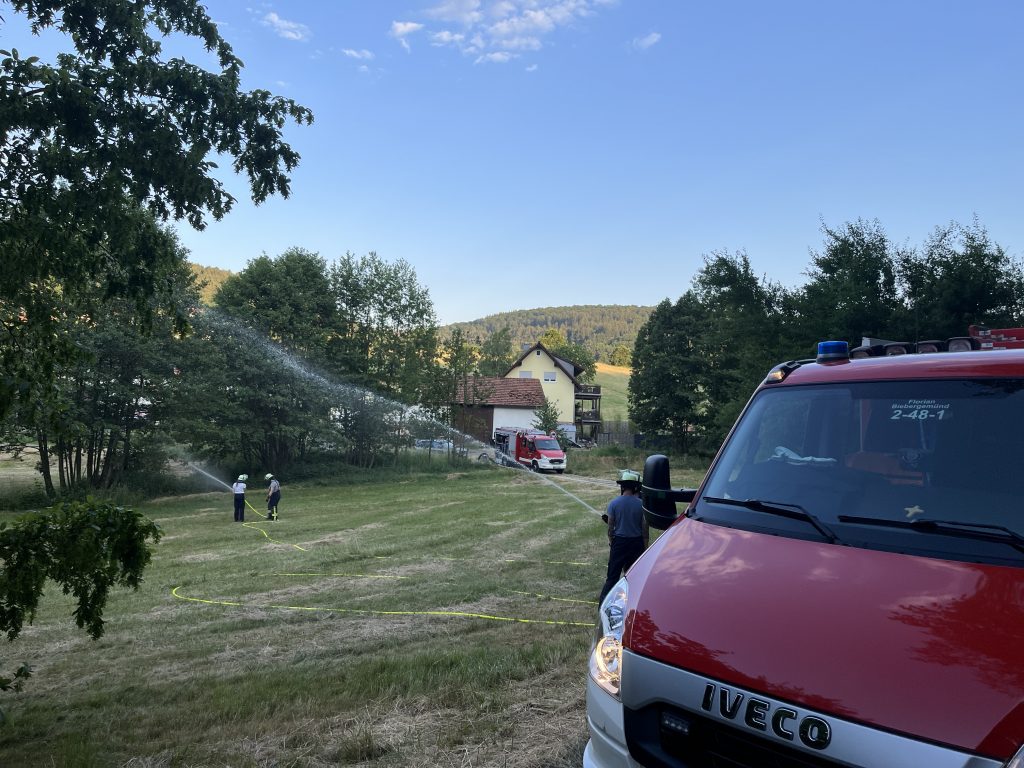 Vegetationsbrand mit Wasserentnahme aus offenem Gewässer - dem Lützelbach