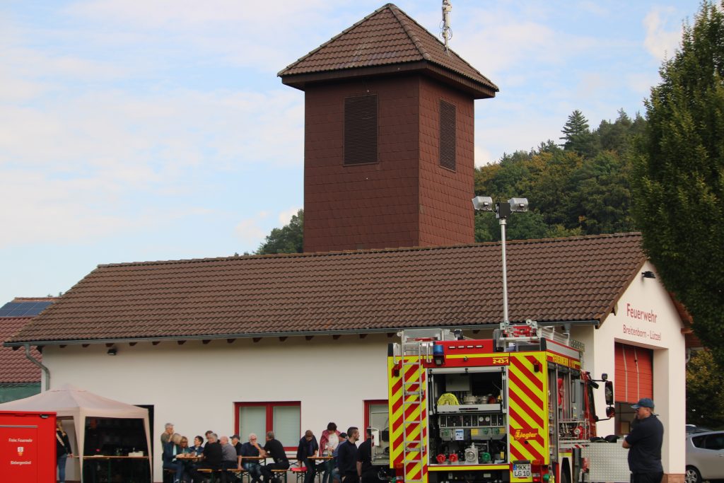 Feuerwehrgerätehaus mit Schlauchturm