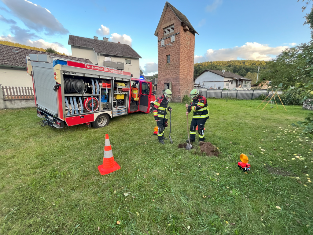 Der Angriffstrupp buddelt (Foto: DF)