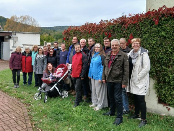 Gruppenbild vor dem Dorfgemeinschaftshaus Breitenborn (Foto: Joachim Schmidt)